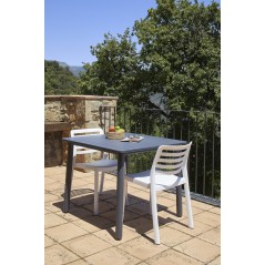 CHAISE POLYPROPYLENE ROUGE PIEDS ALUMINIUM ANODISÉ